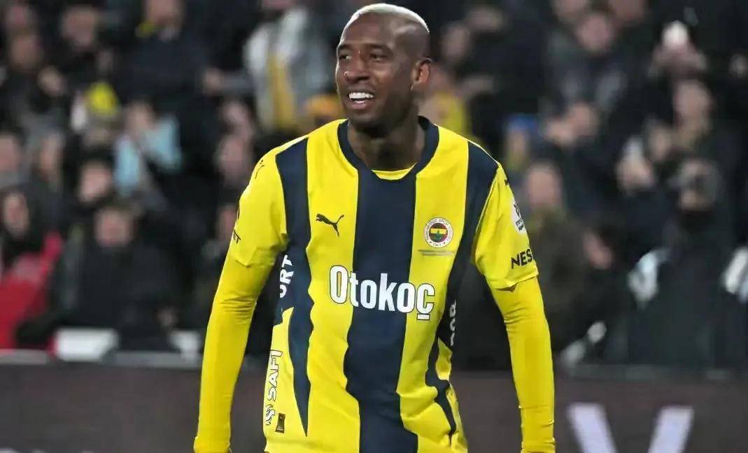 海滨黑豹队对阵闽南鲸鲨队，摩托车赛大奖赛读秒绝平，门将神扑救主——赛后更衣室沸腾的简单介绍