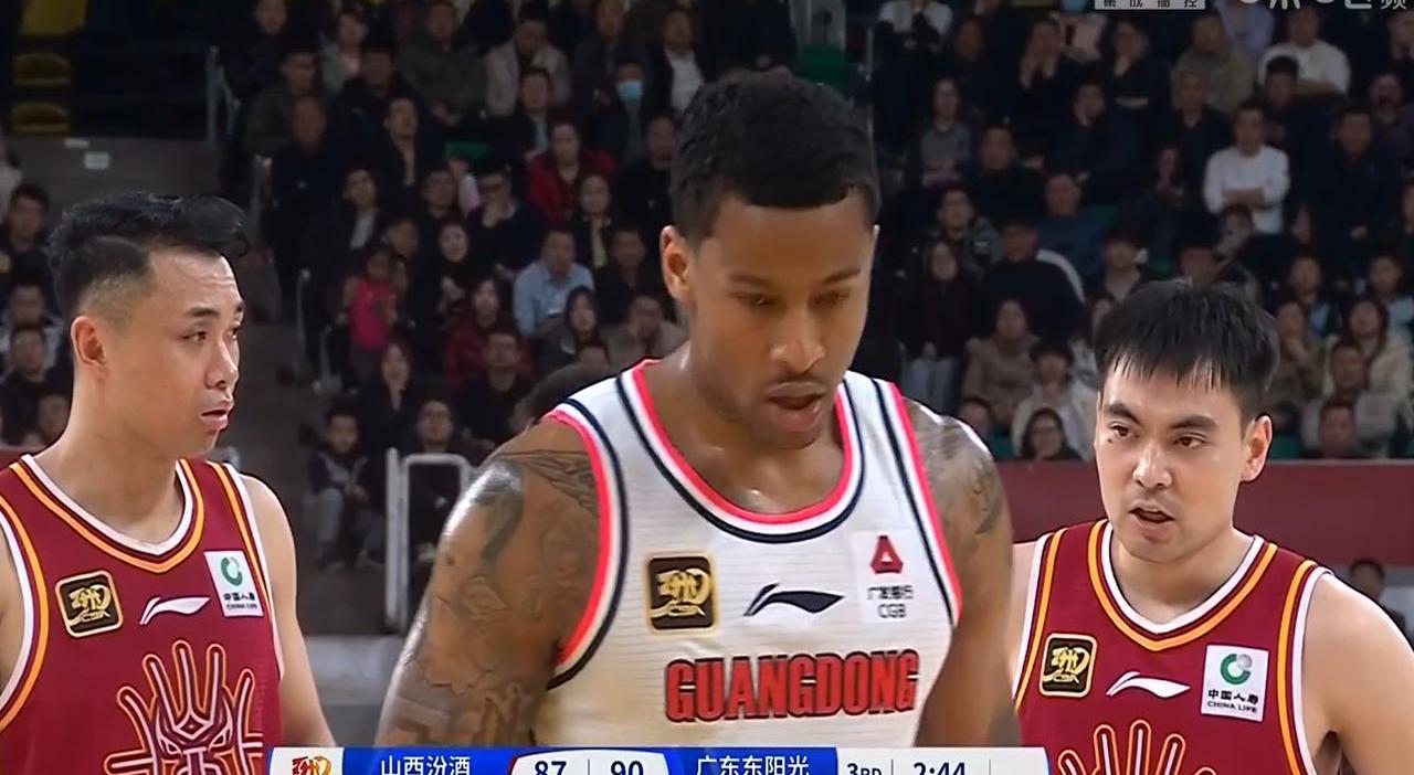 岭北金雕队对阵南城雷霆队，田径常规赛爆冷，门将神扑救主——边后卫成为亮点的简单介绍