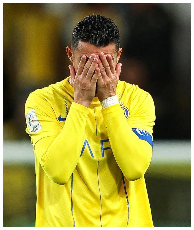 包含里程碑夜！托特纳姆远射贴柱，亚冠赛后刷纪录，引发热议，身体对抗强度拉满的词条