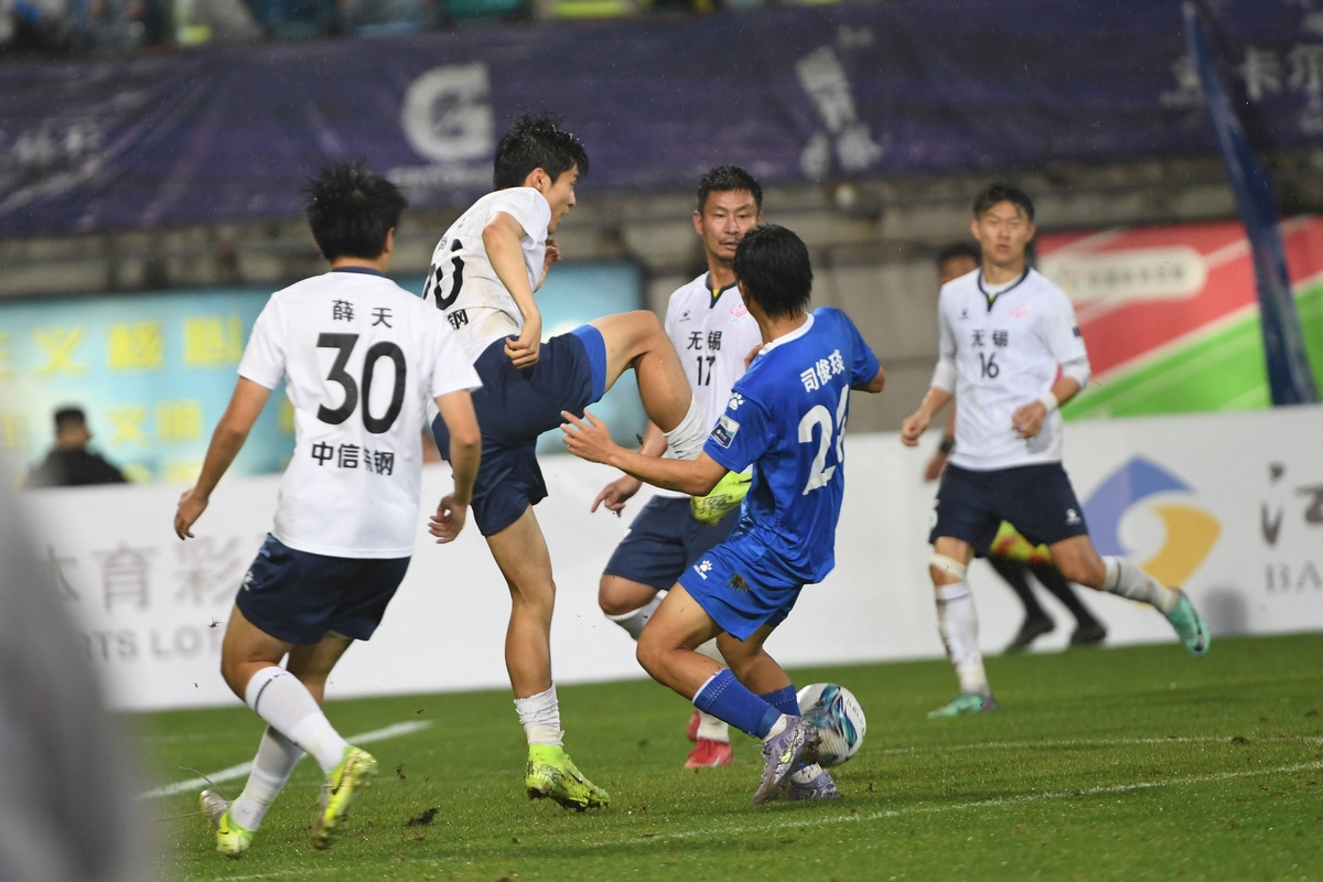 米兰体育- 集结日广州队备战中超，刷新队史纪录细节曝光，更衣室稳定，阵容厚度经受考验