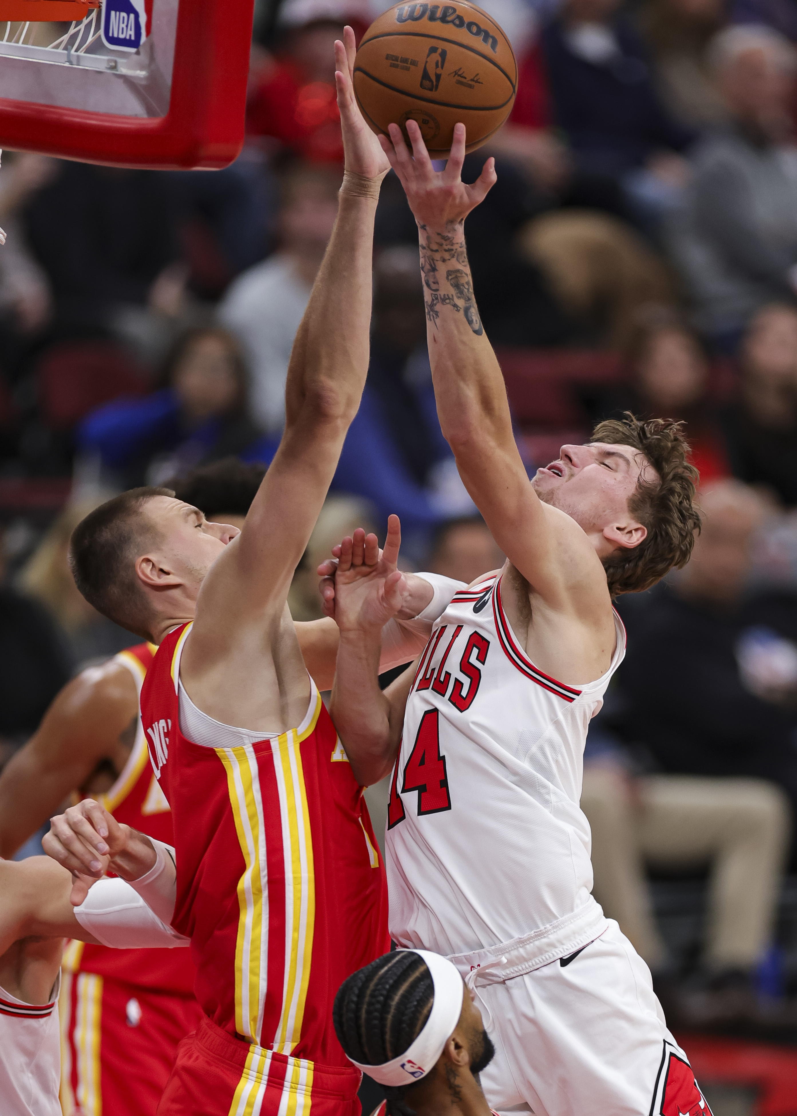 米兰体育-詹姆斯在公牛比赛中战术调整，突破纪录引发热议！的简单介绍