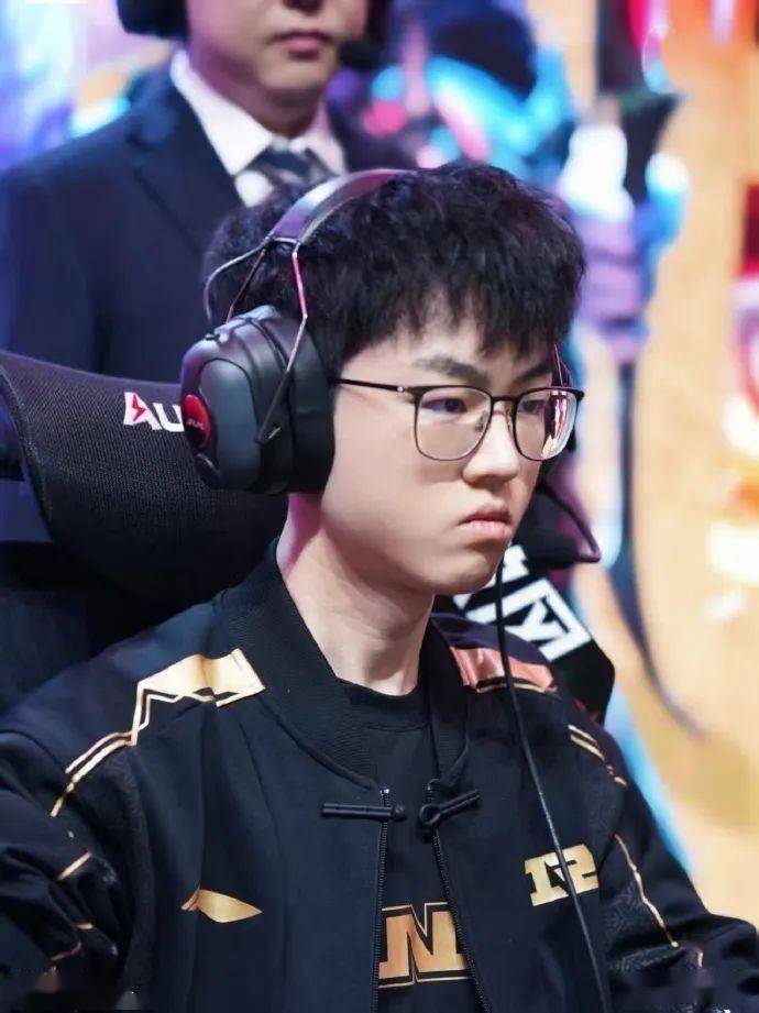 MILAN-包含浓眉哥新星势不可挡表现惊艳，DWG未来可期！的词条